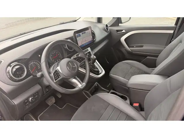 Mercedes-Benz T-Class view 11