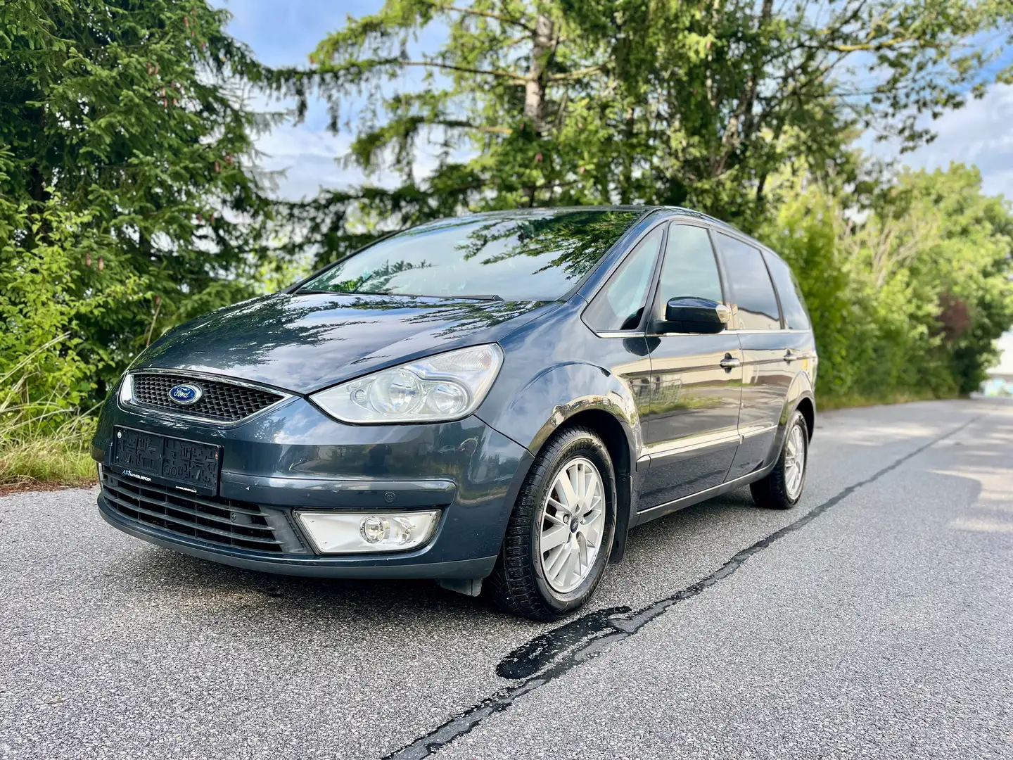 Ford Galaxy Ghia 2,0 TDCi 7 Sitze mit Pickerl Grau - 1