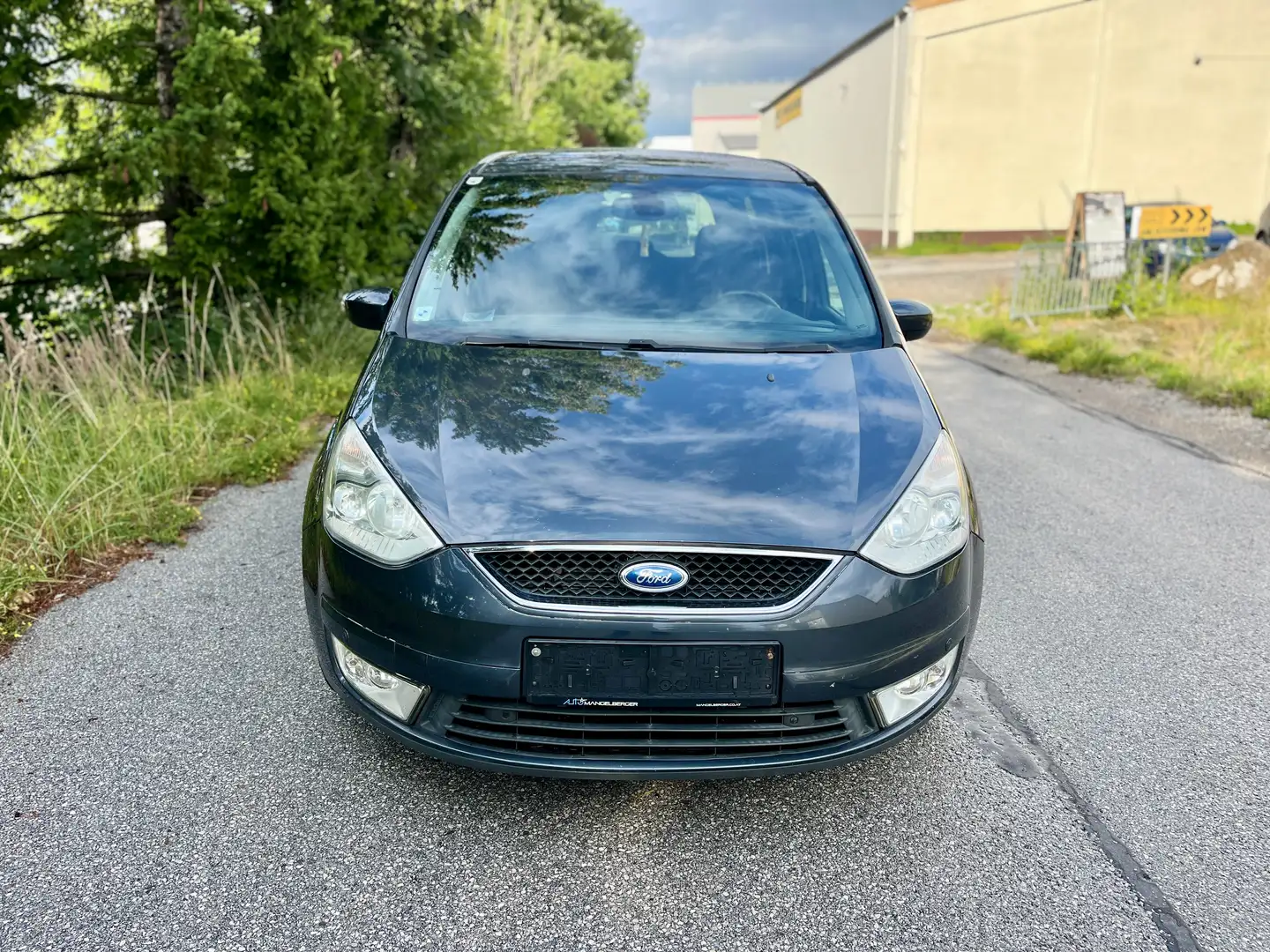 Ford Galaxy Ghia 2,0 TDCi 7 Sitze mit Pickerl Grau - 2