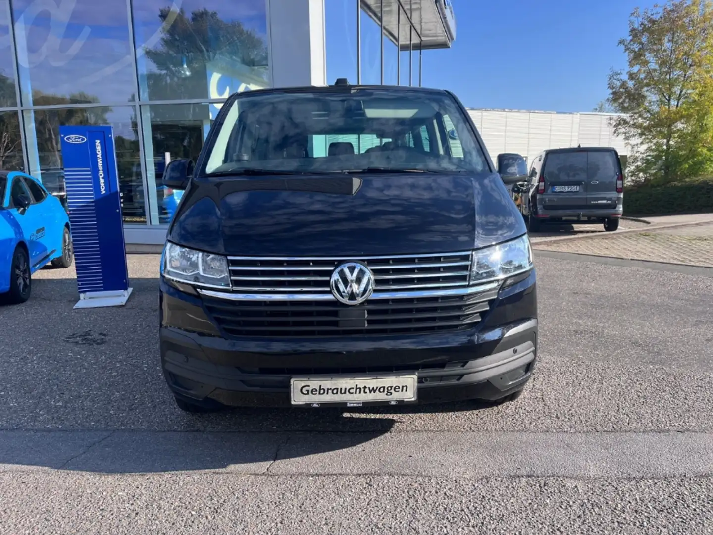 Volkswagen T6.1 Caravelle Comfortline+NAV+DAB+AHK+PDC+Temp+ Negro - 2