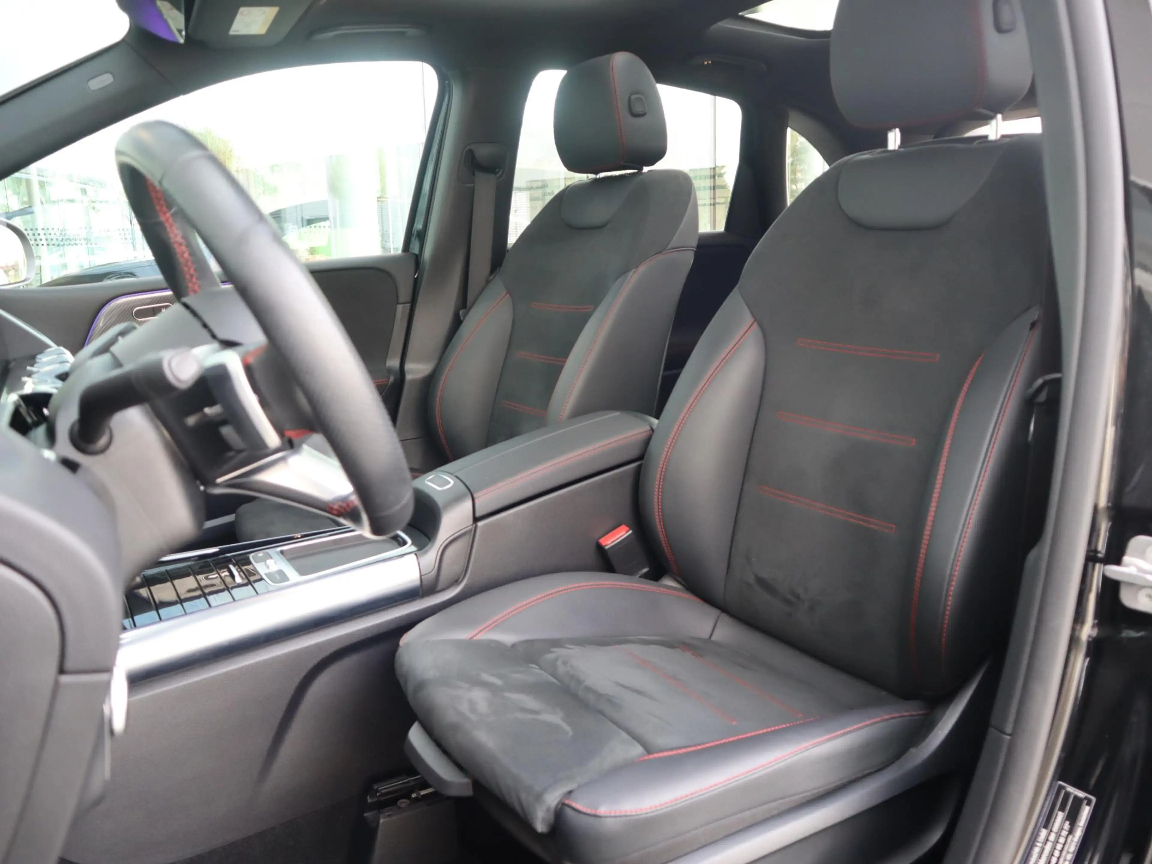 Mercedes-Benz B 200 AMG Line — photo 14