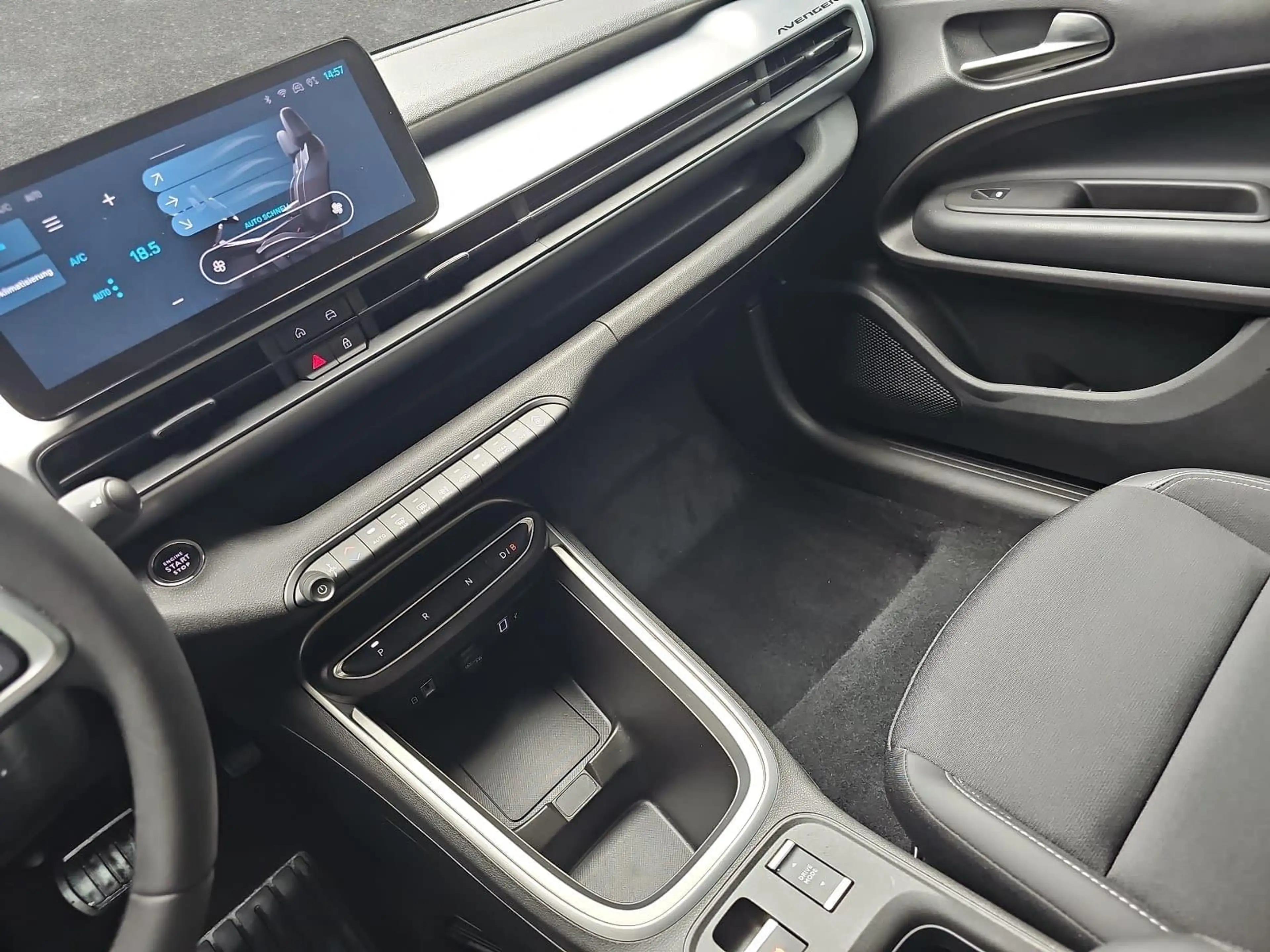 Jeep Avenger AVENGER AUTO. 51KWH ALTITUDE LED KLIMAAUTO — photo 13