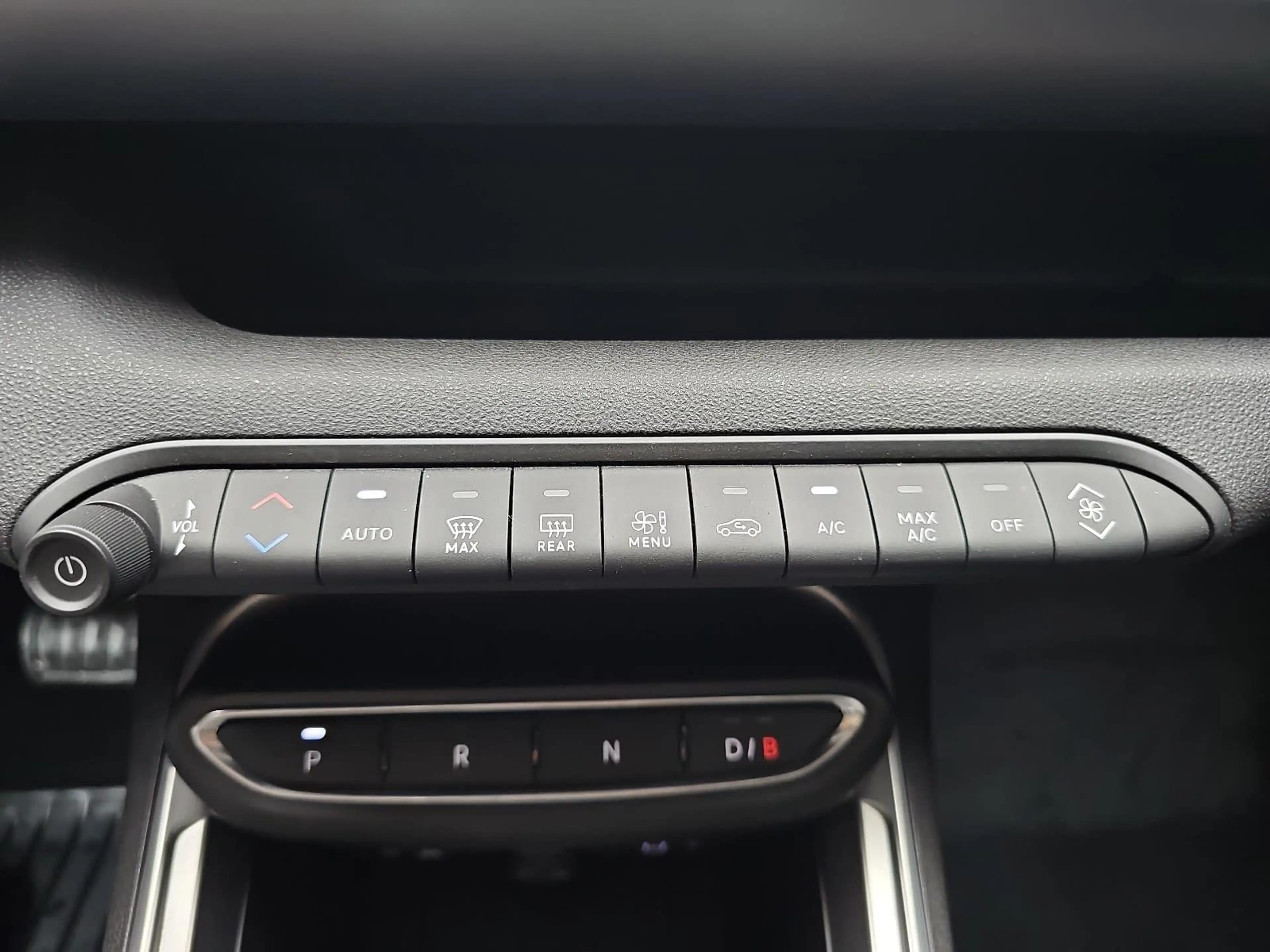 Jeep Avenger AVENGER AUTO. 51KWH ALTITUDE LED KLIMAAUTO — photo 12