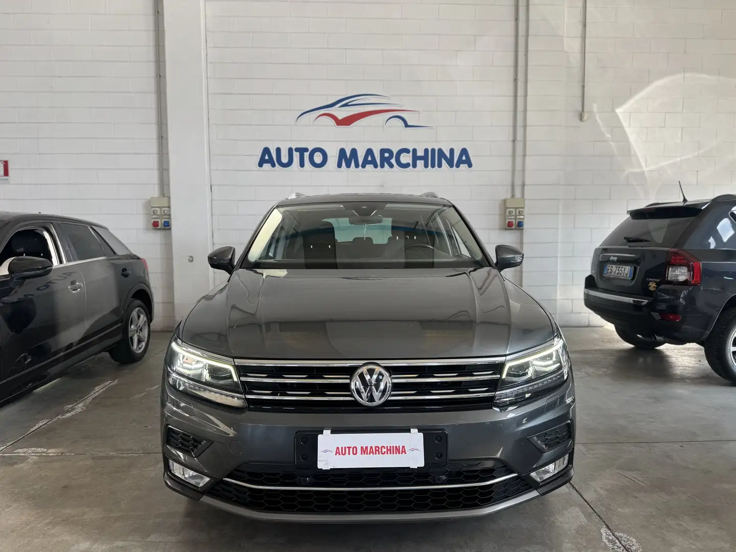 Volkswagen Tiguan 2.0 tdi 4 MOTION CAMBIO DSG Gris - 2