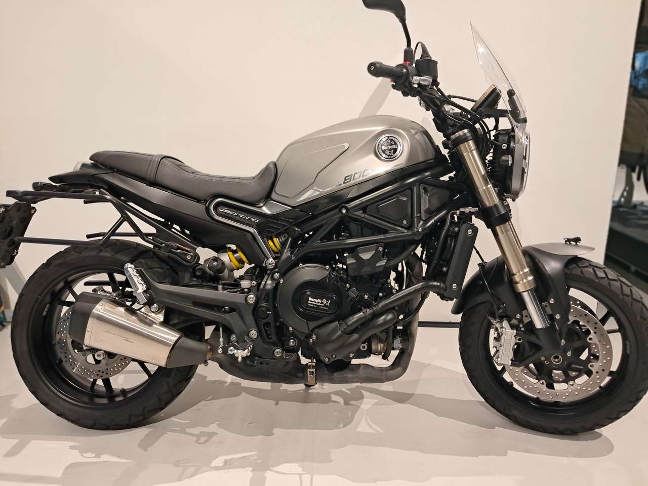 Benelli Leoncino 800