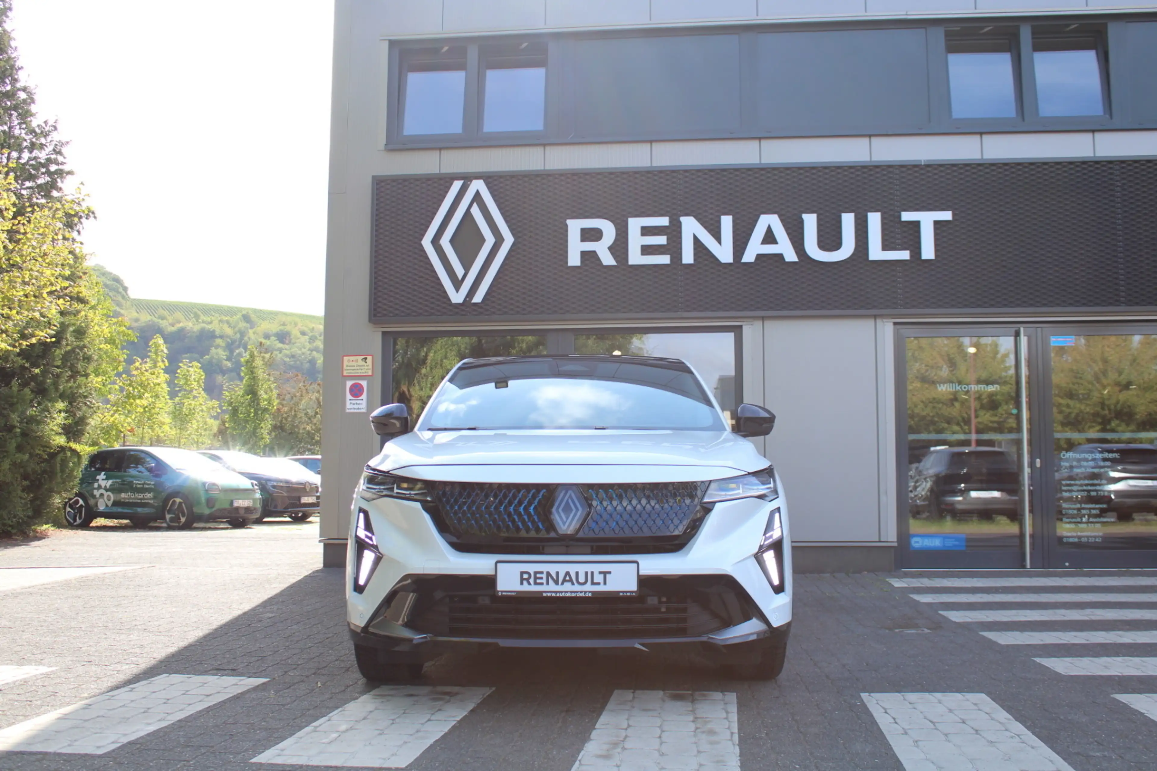 Renault Rafale Hyper Hybrid 300 Atelier Alpine 4x4 — photo 2
