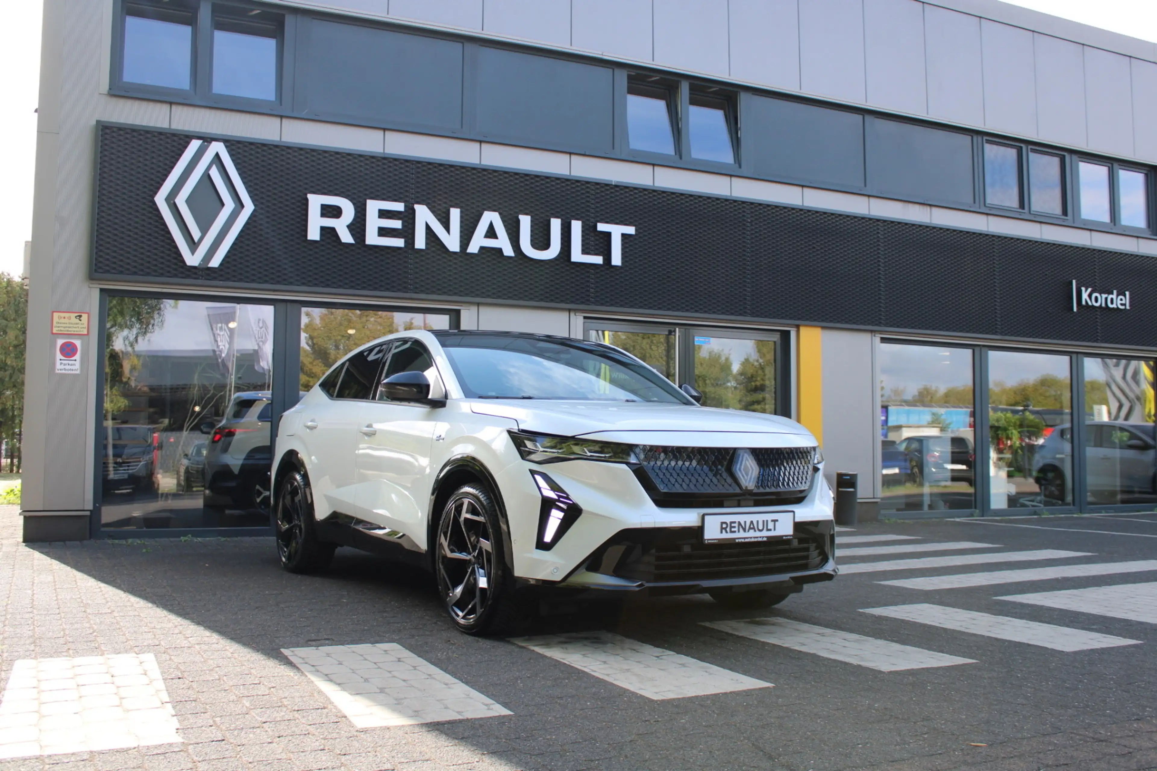 Renault Rafale Hyper Hybrid 300 Atelier Alpine 4x4