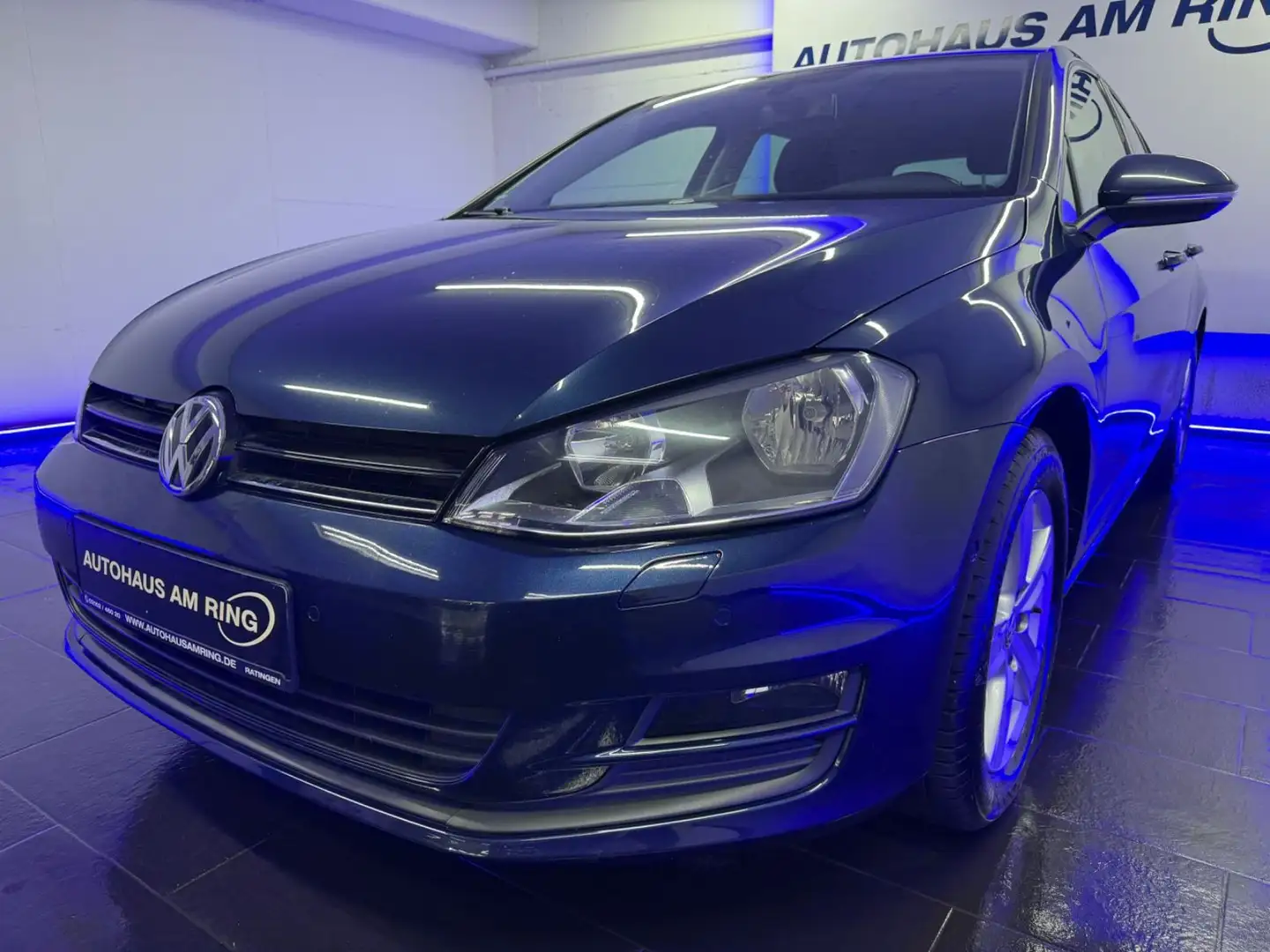 Volkswagen Golf VII Lim. Comfort BMT NAVI 3xPDC SZHG 2-ZONE Blau - 2