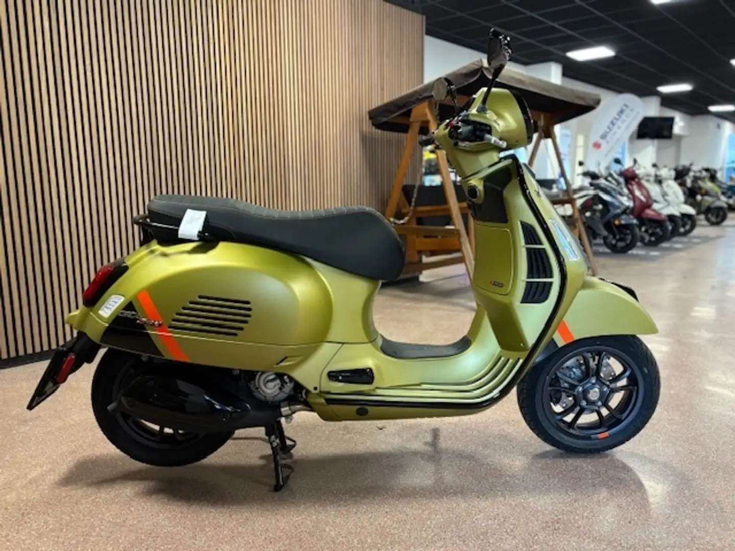 Vespa GTS 300 SUPERSPORT E5 VE Verde - 2
