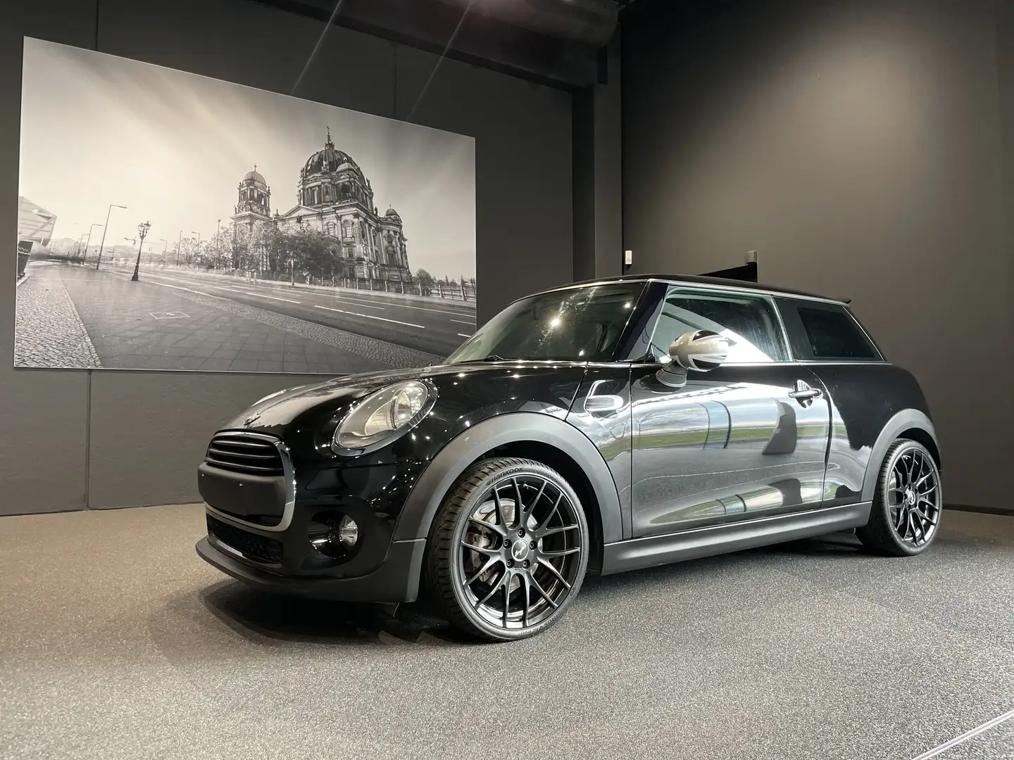 MINI One First Negru - 1