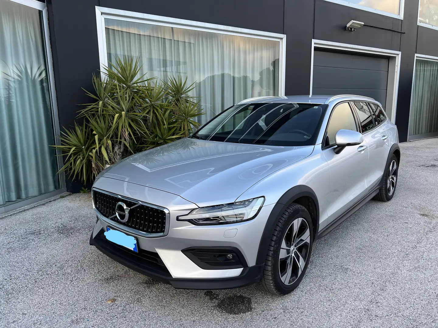 Volvo V60 Cross Country V60 Cross Country 2.0 d4 Business Plus awd Argento - 1