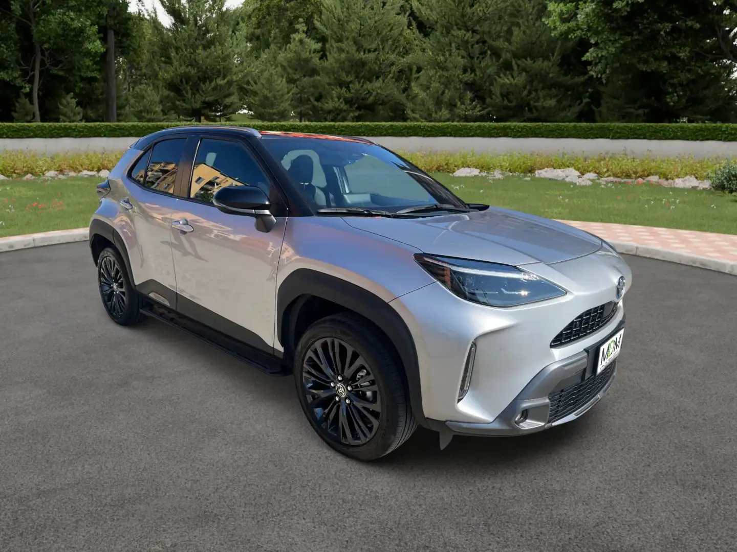 Toyota Yaris Cross 1.5h Adventure awd-i 116cv e-cvt Grigio - 1