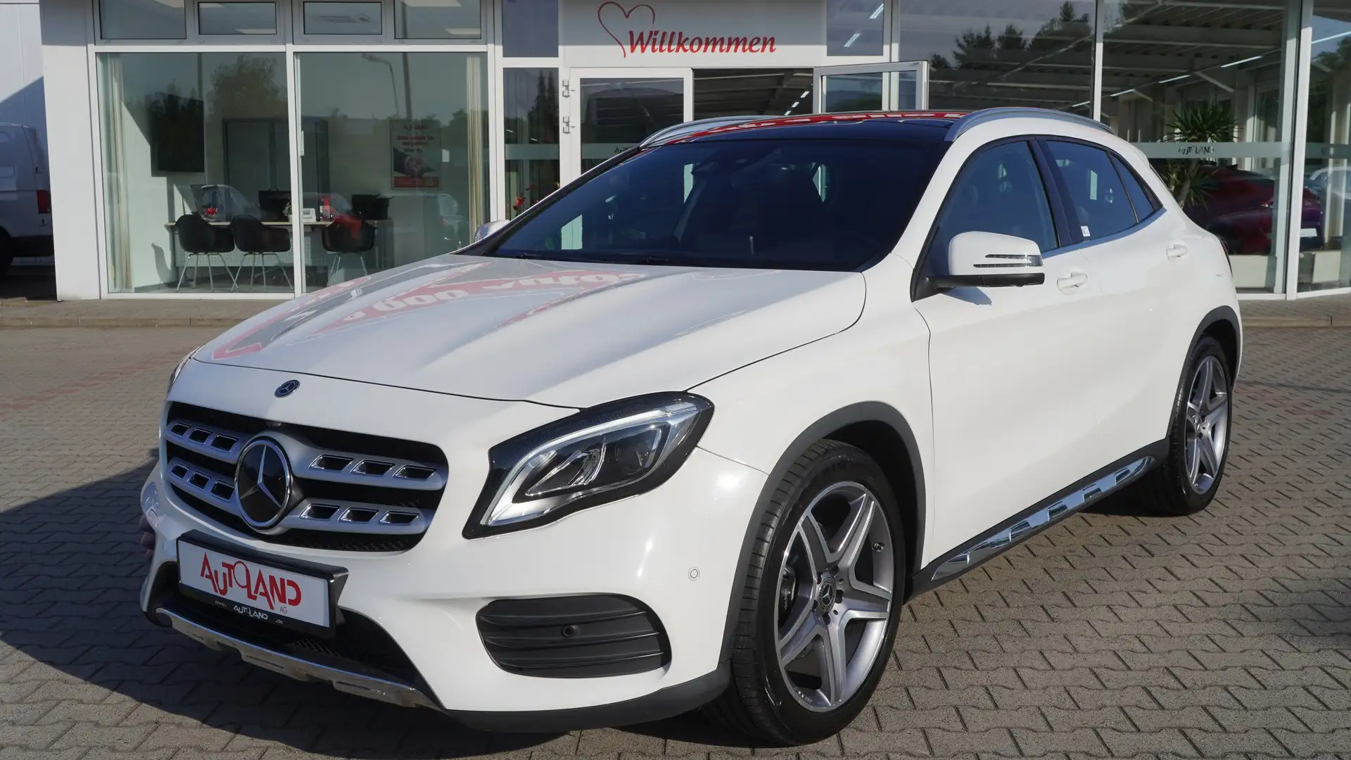 Mercedes-Benz GLA 250 AMG Line 4Matic LED Navi Panorama 360° Blanc - 2