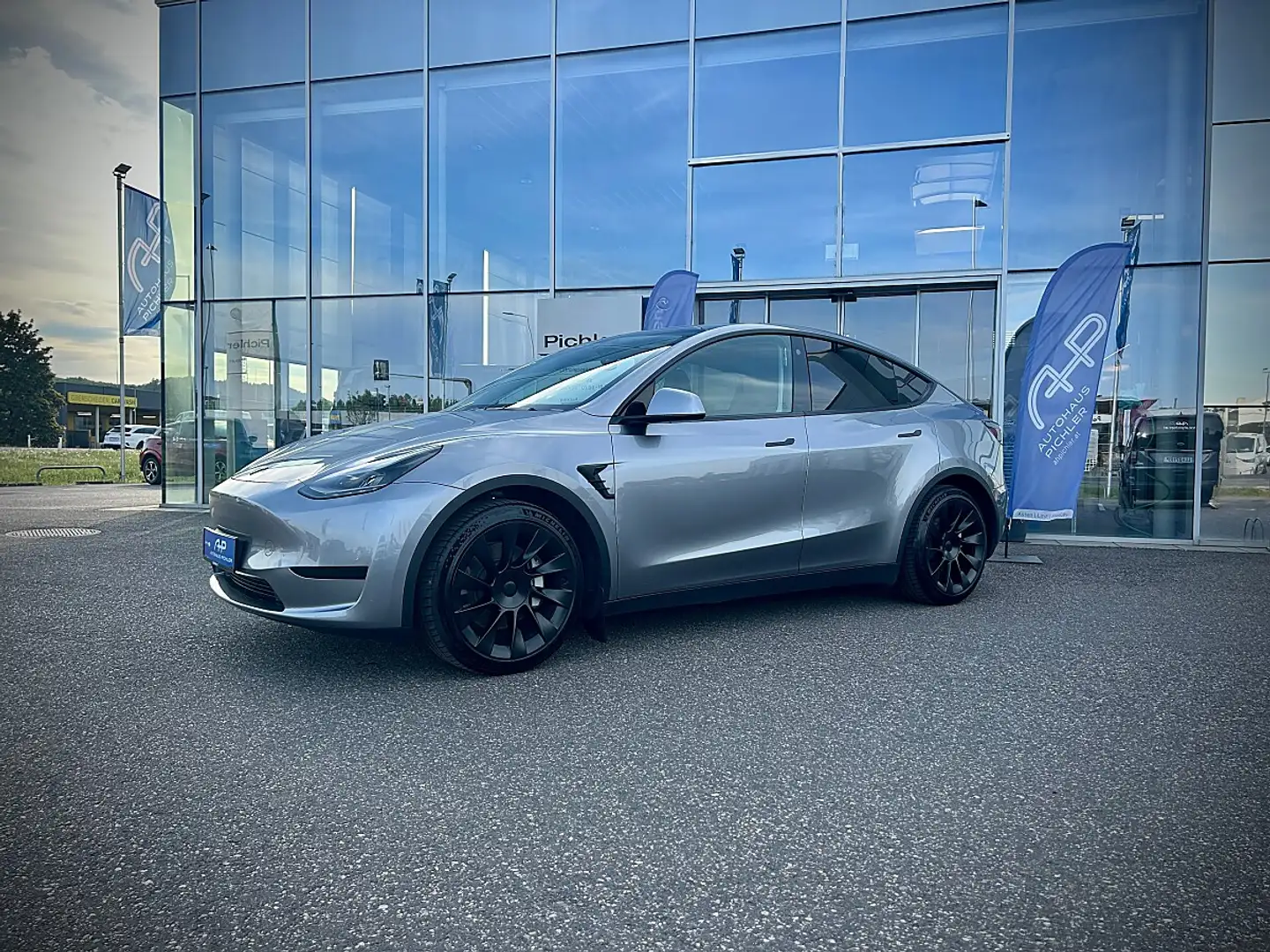 Tesla Model Y 62kWh / AUTO PILOT PAKET / 20" ALUFELGEN Silber - 2