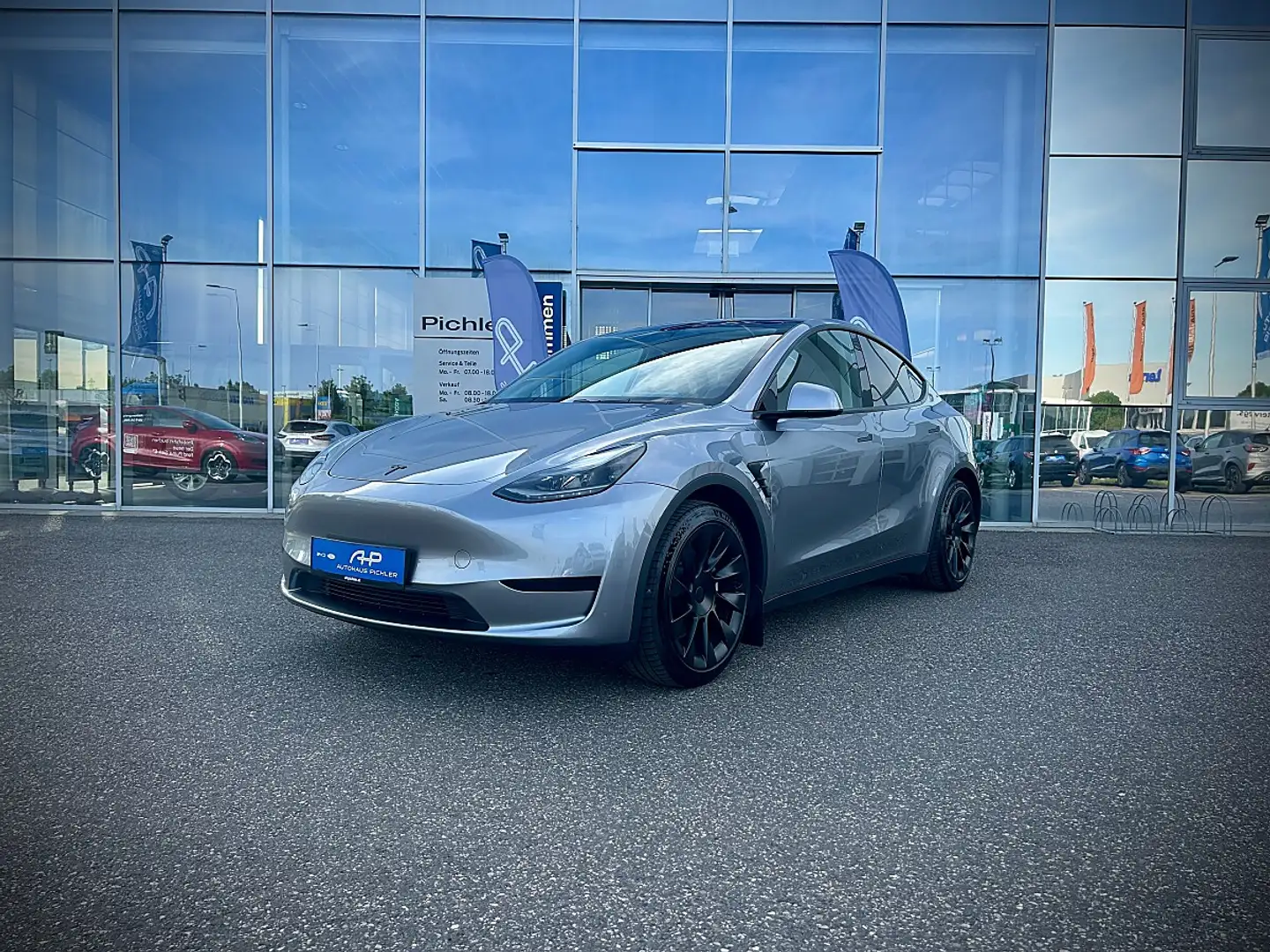 Tesla Model Y 62kWh / AUTO PILOT PAKET / 20" ALUFELGEN Silber - 1
