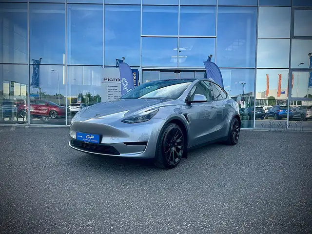 Tesla Model Y 62kWh / AUTO PILOT PAKET / 20" ALUFELGEN