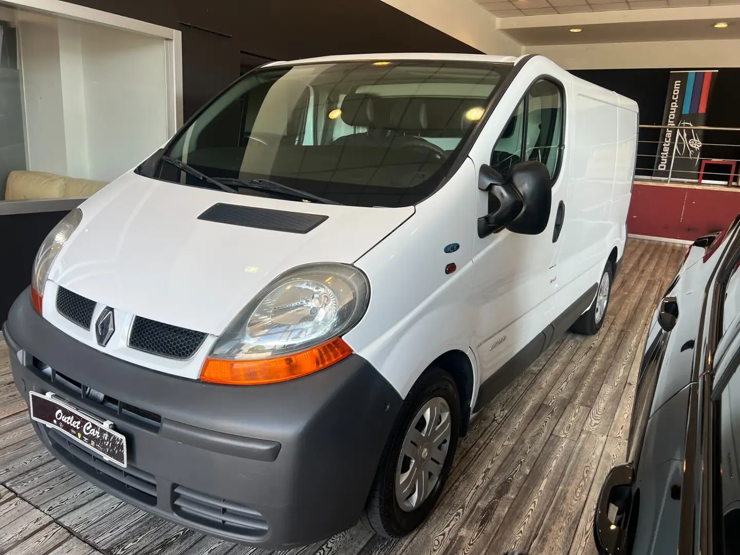 Renault Trafic T27 1.9 dCi/80 PC-TN Furg.Generiq Weiß - 1