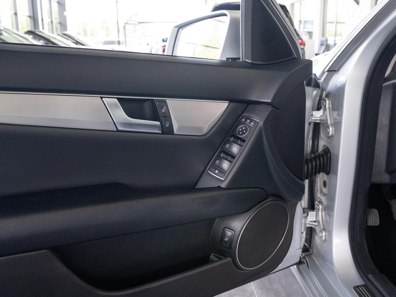 Mercedes-Benz C 180 — photo 11