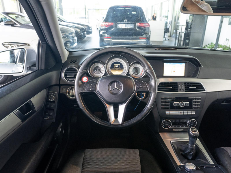 Mercedes-Benz C 180 — photo 15