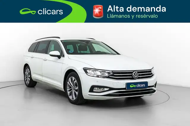 Volkswagen Passat view 3