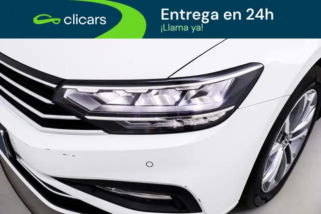 Volkswagen Passat view 10