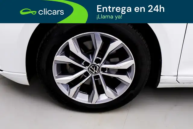 Volkswagen Passat view 11