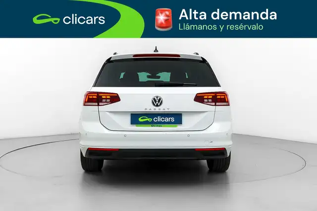 Volkswagen Passat view 4