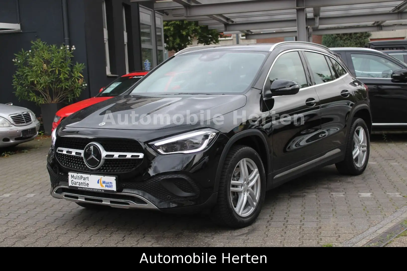 Mercedes-Benz GLA 250 E*MBUX*NAVI*LED*ACC*NEUZUSTAND! Schwarz - 1