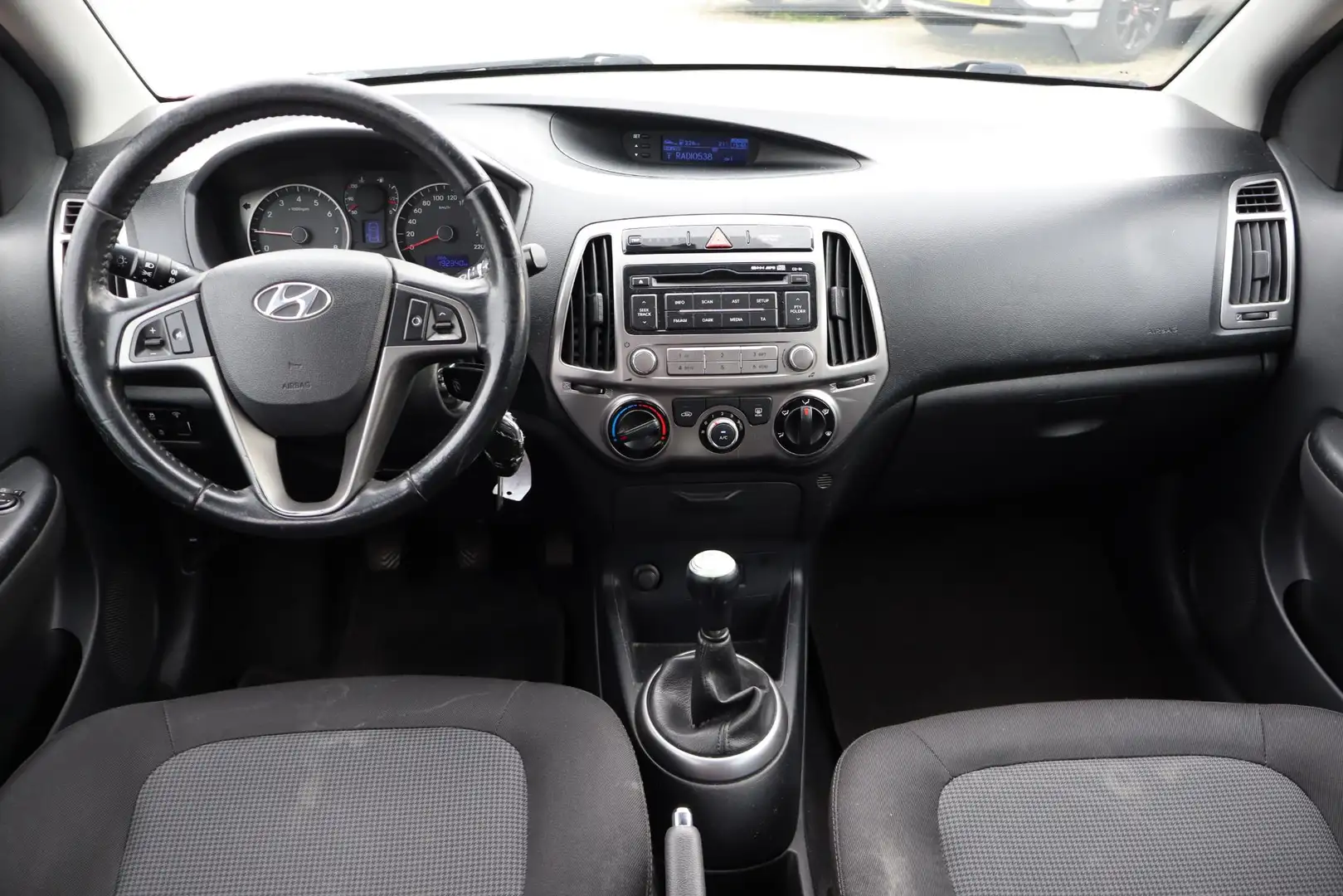 Hyundai i20 1.2i i-Motion Airco, Elektrische ramen, Radio cd s Rood - 2