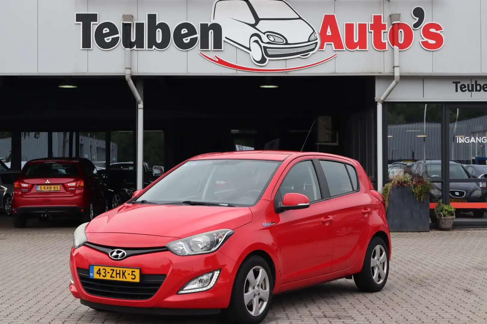 Hyundai i20 1.2i i-Motion Airco, Elektrische ramen, Radio cd s Rood - 1