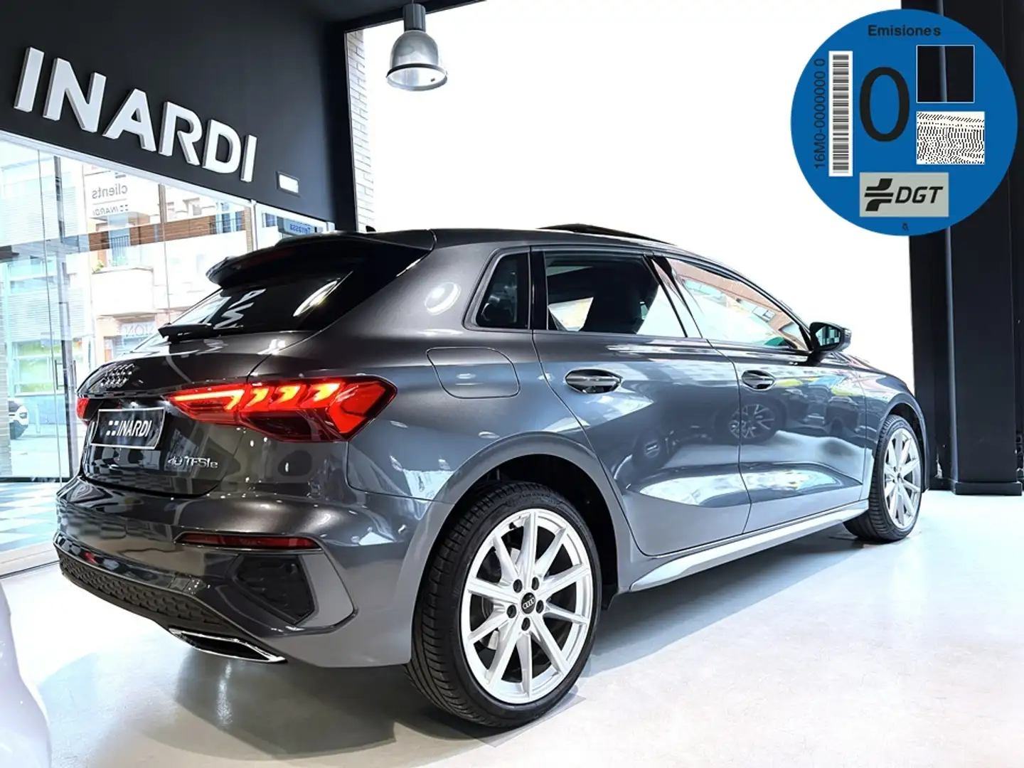 Audi A3 Sportback 40 TFSIe S line S tronic Gris - 2