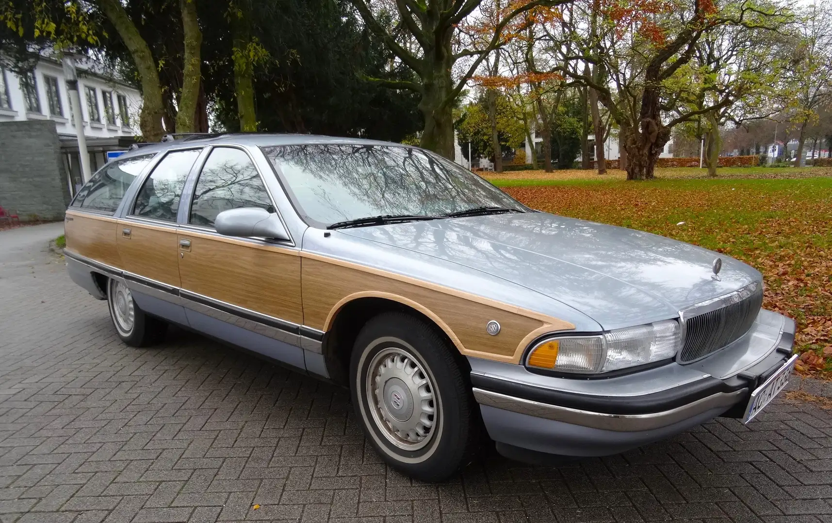 Buick Roadmaster Collectors Edition plava - 2