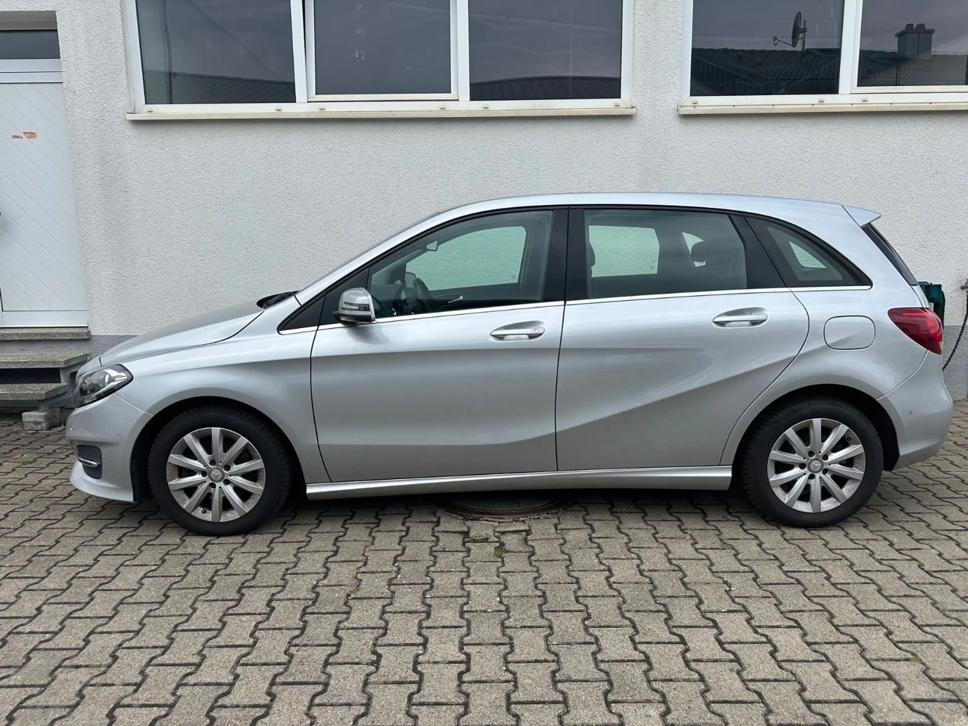 Mercedes-Benz B 180 NAVI PDC AHK Ambiente — photo 3
