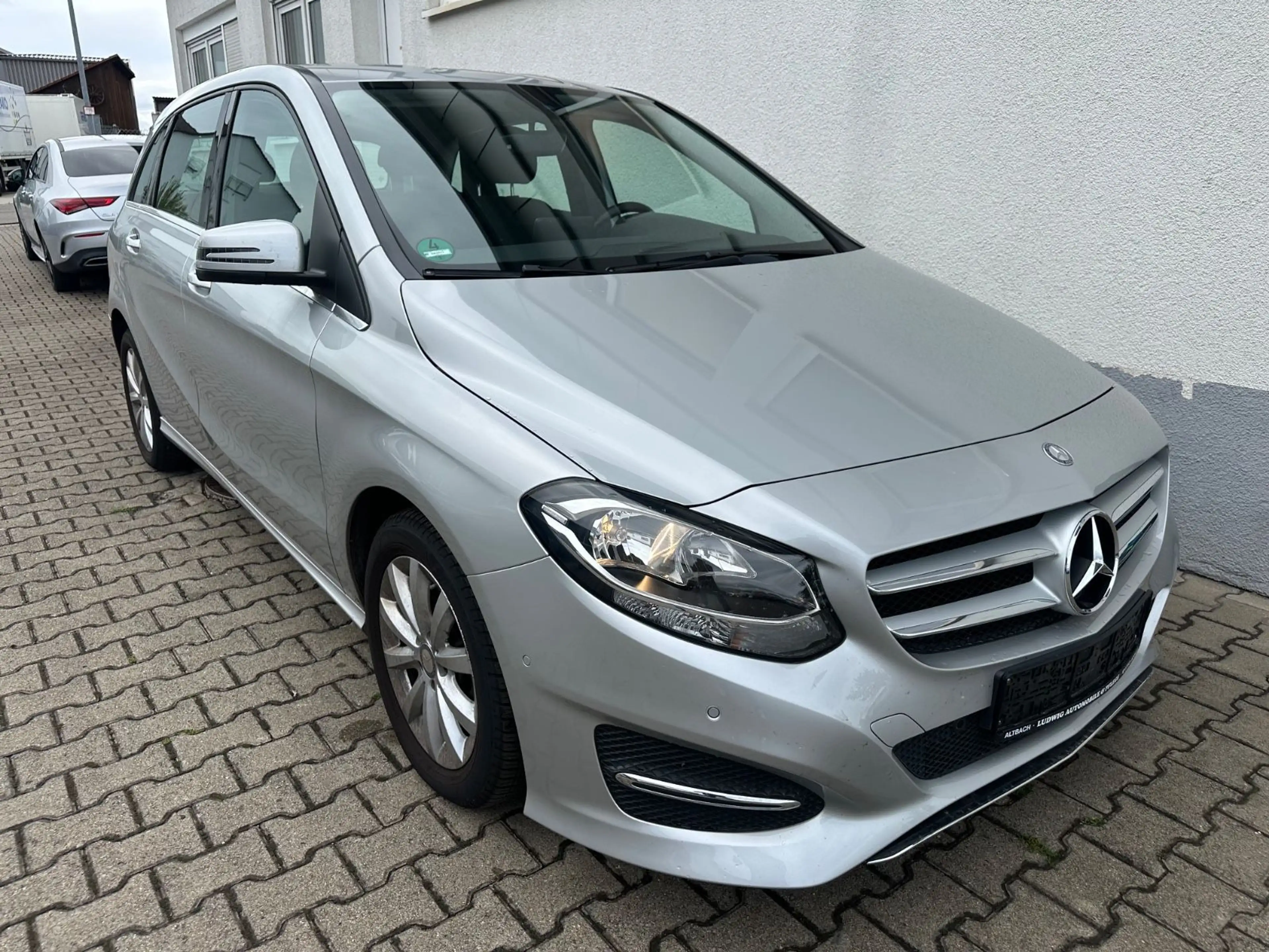 Mercedes-Benz B 180 NAVI PDC AHK Ambiente — photo 9