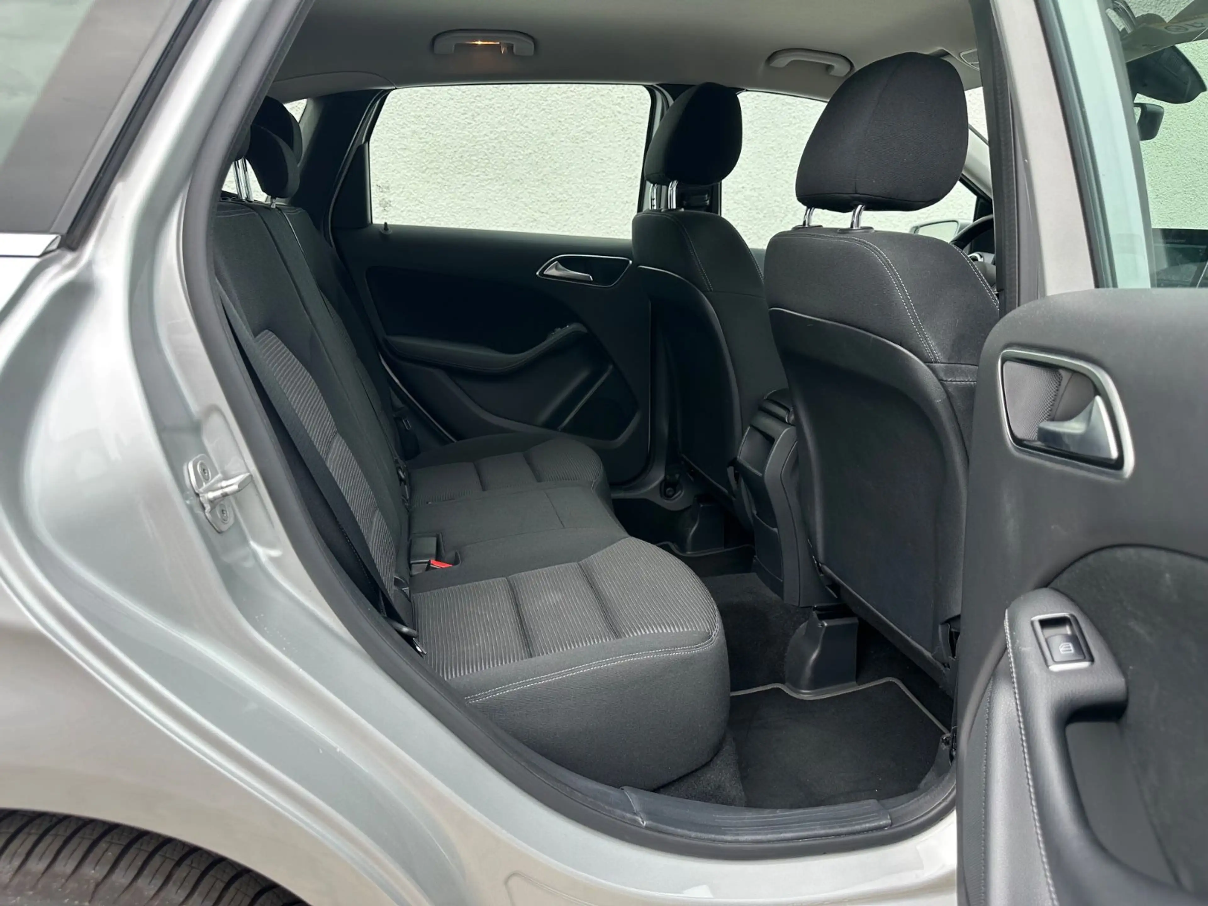Mercedes-Benz B 180 NAVI PDC AHK Ambiente — photo 10