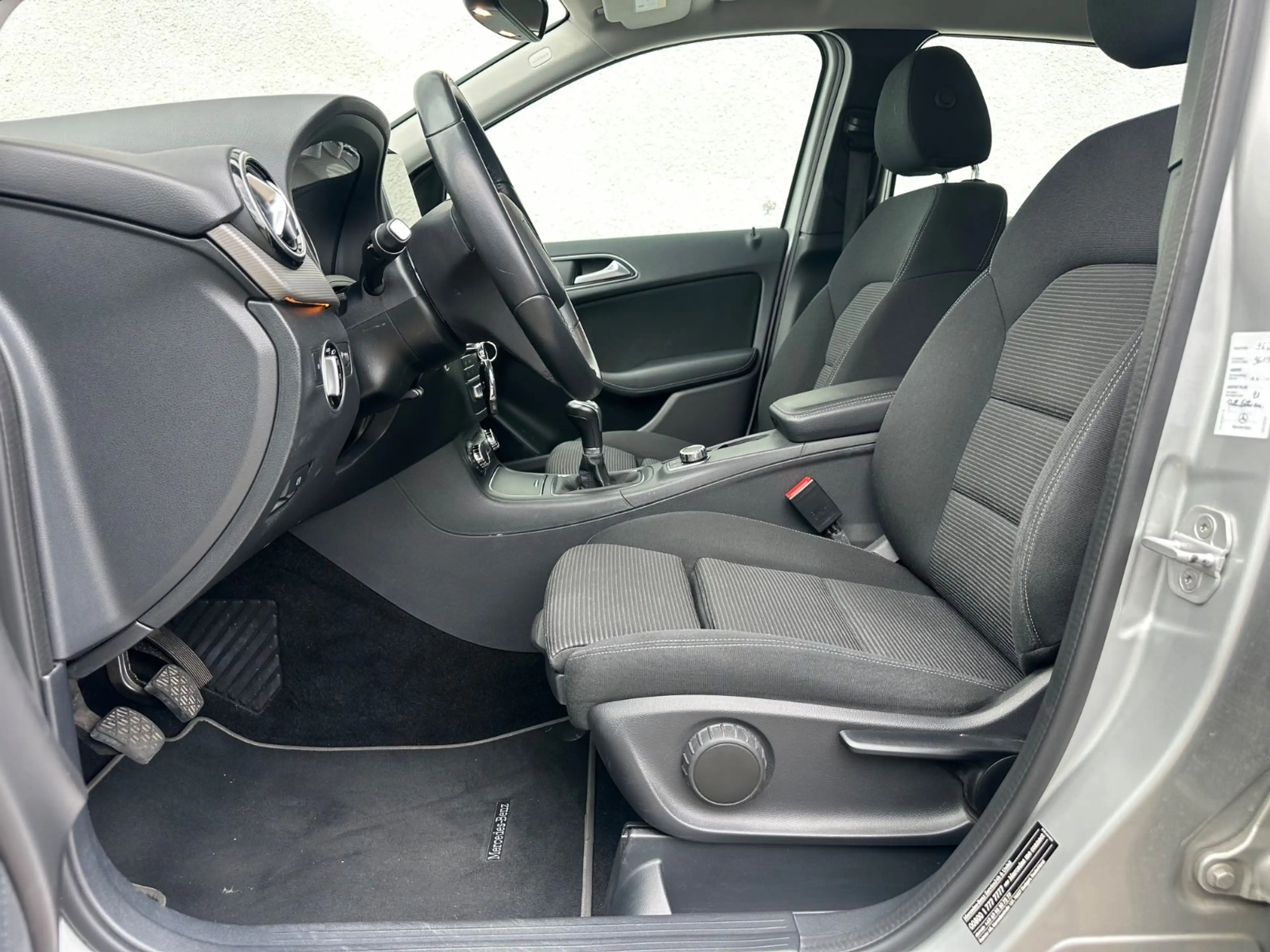 Mercedes-Benz B 180 NAVI PDC AHK Ambiente — photo 12