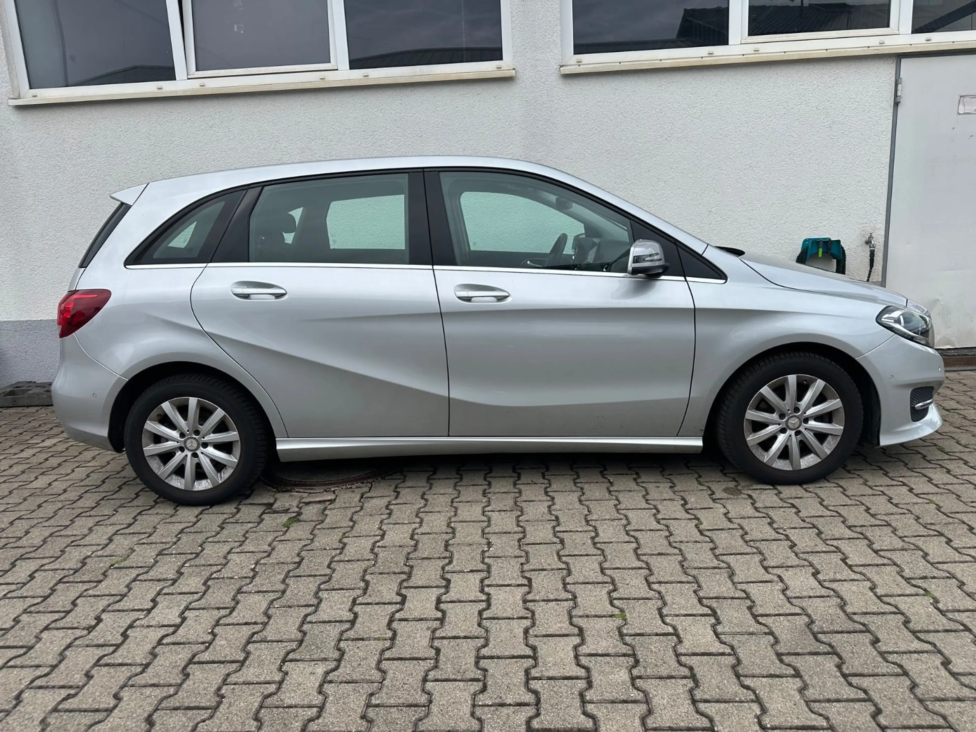 Mercedes-Benz B 180 NAVI PDC AHK Ambiente — photo 15