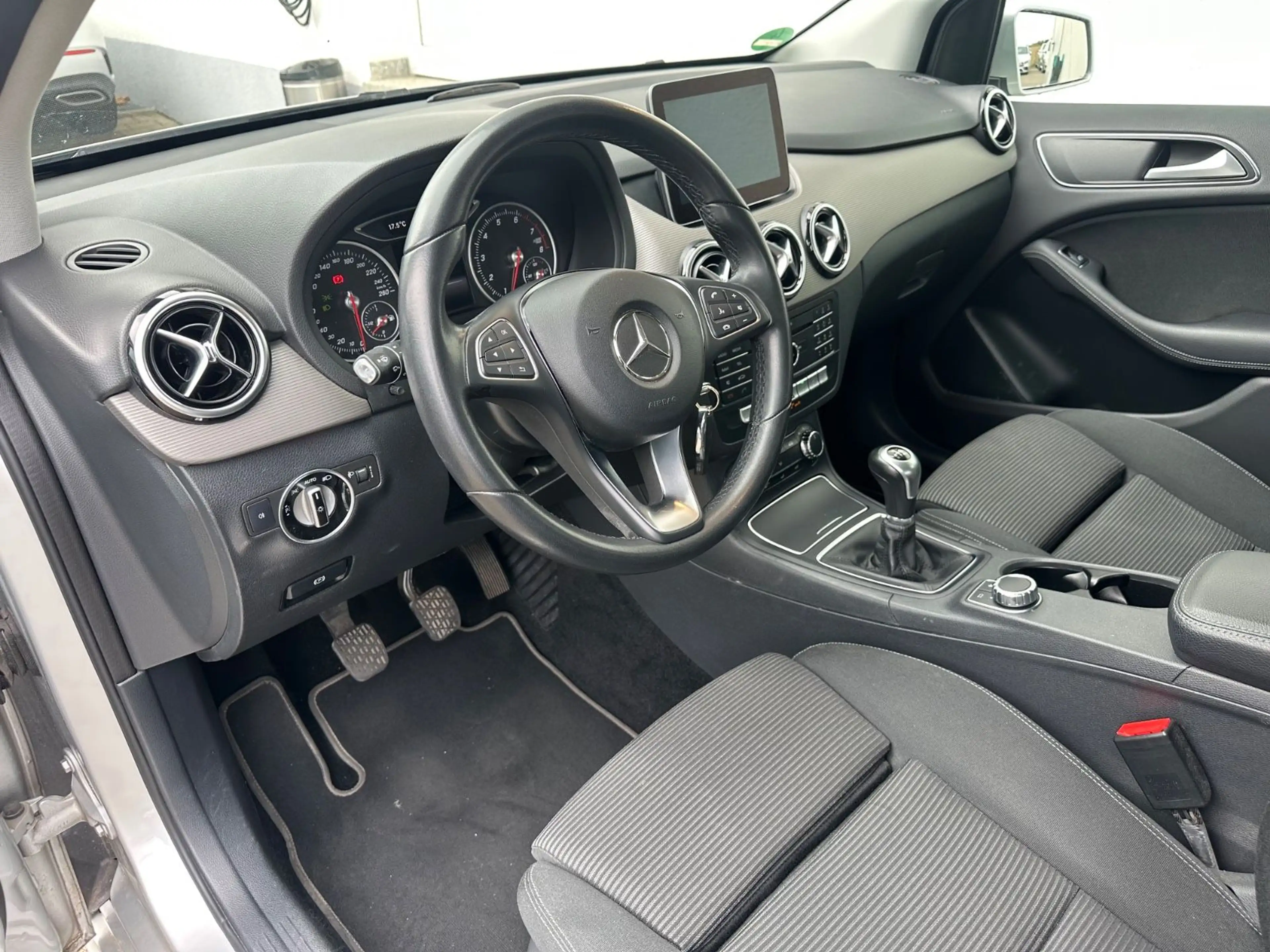 Mercedes-Benz B 180 NAVI PDC AHK Ambiente — photo 7