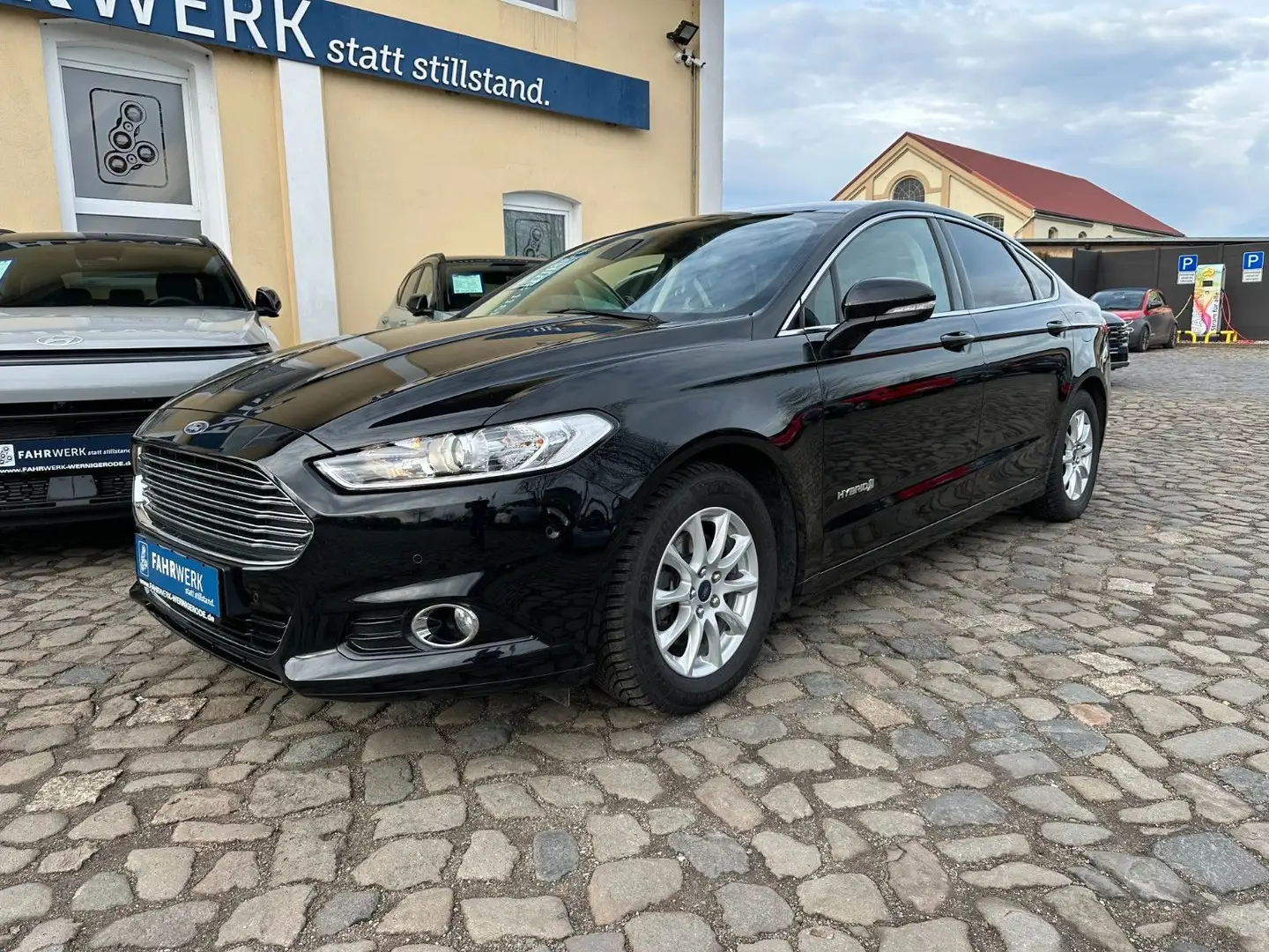 Ford Mondeo 2.0 Hybrid Start-Stopp CVT 1.Hand Schwarz - 2