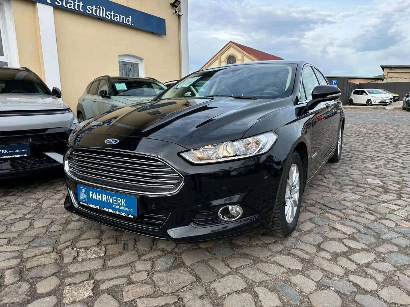 Ford Mondeo 2.0 Hybrid Start-Stopp CVT 1.Hand Schwarz - 1