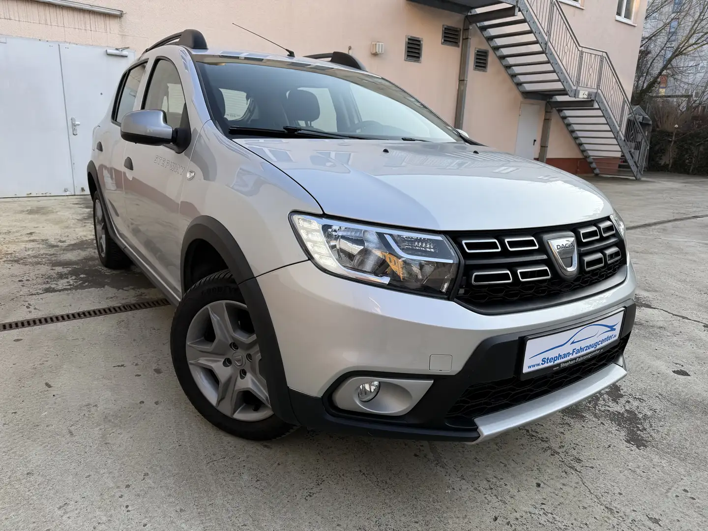 Dacia Sandero Stepway Prestige mit Klima/Navi/PDC/Met./ABS/ESP/ Argent - 1