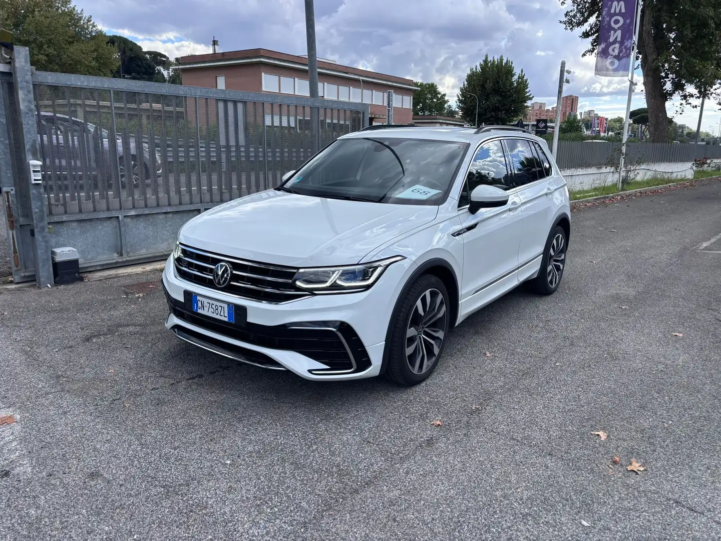 Volkswagen Tiguan Tiguan II 2021 2.0 tdi R-Line 4motion 200cv dsg Bianco - 1