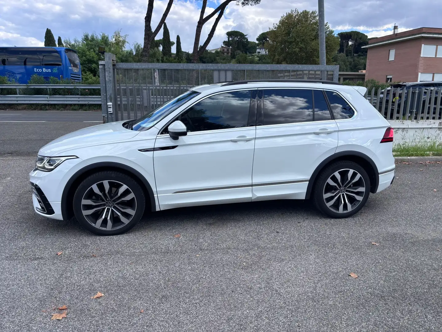 Volkswagen Tiguan Tiguan II 2021 2.0 tdi R-Line 4motion 200cv dsg Bianco - 2
