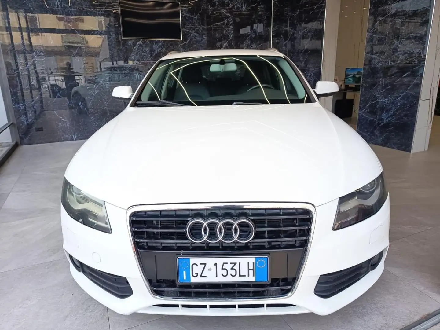 Audi A4 Avant 2.0 TDI Ambiente Blanc - 1