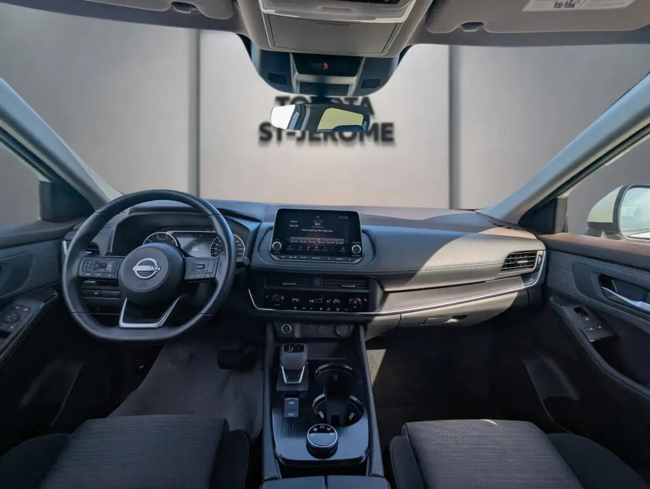 Nissan Rogue снимка Nissan Rogue