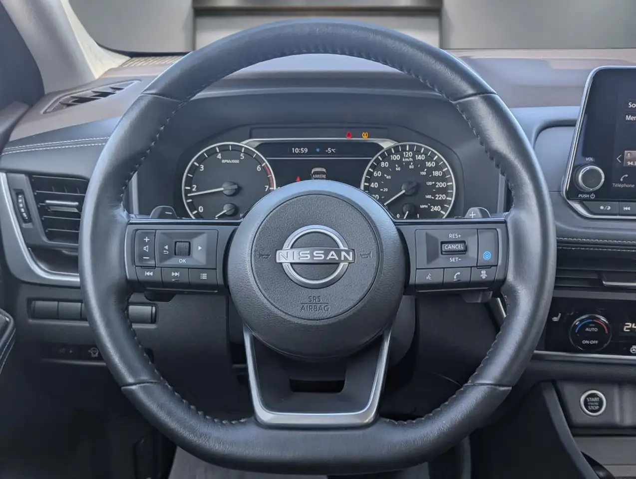 Nissan Rogue снимка Nissan Rogue