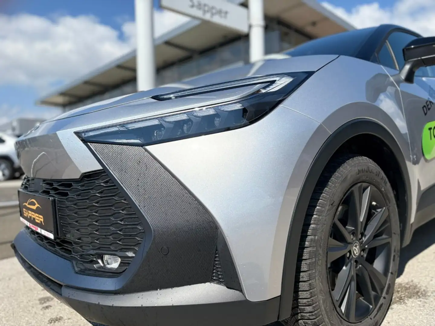 Toyota C-HR 2,0 Plug-In Hybrid E-CVT Active Drive Silber - 2