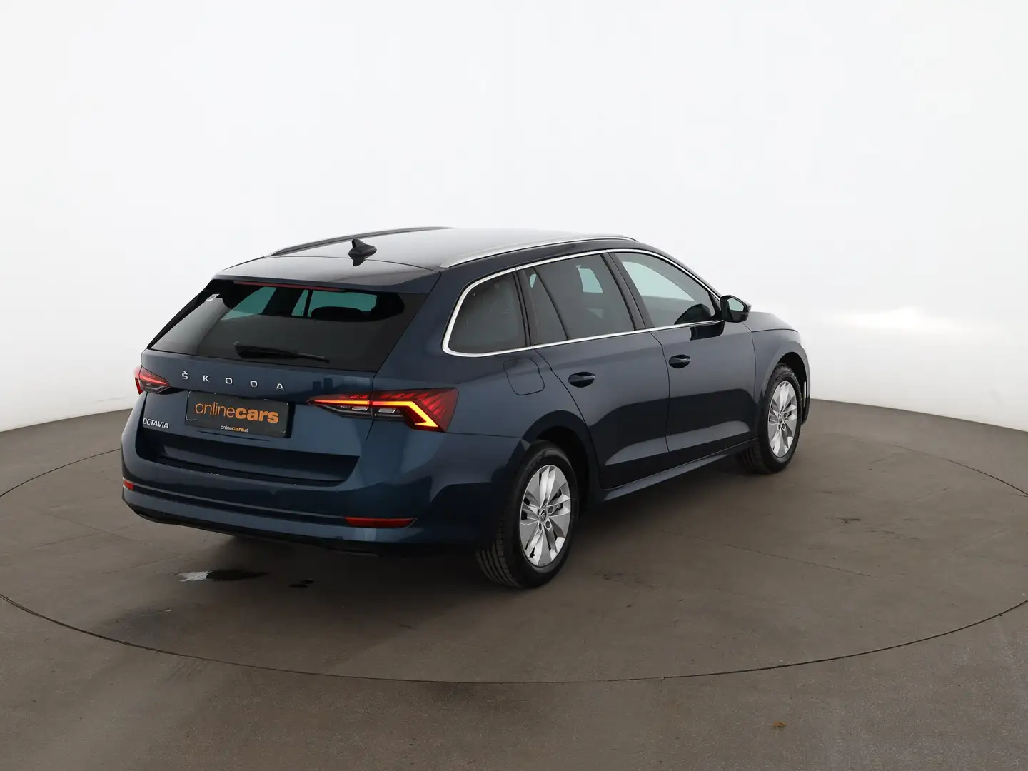 Skoda Octavia Combi 2.0 TDI Ambition LED AHK NAVI R-CAM Blau - 2
