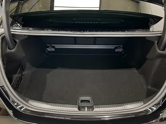 Mercedes-Benz 220 view 6