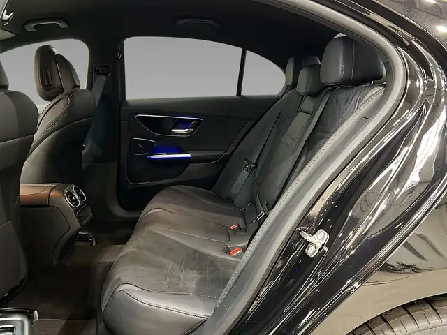 Mercedes-Benz 220 view 9